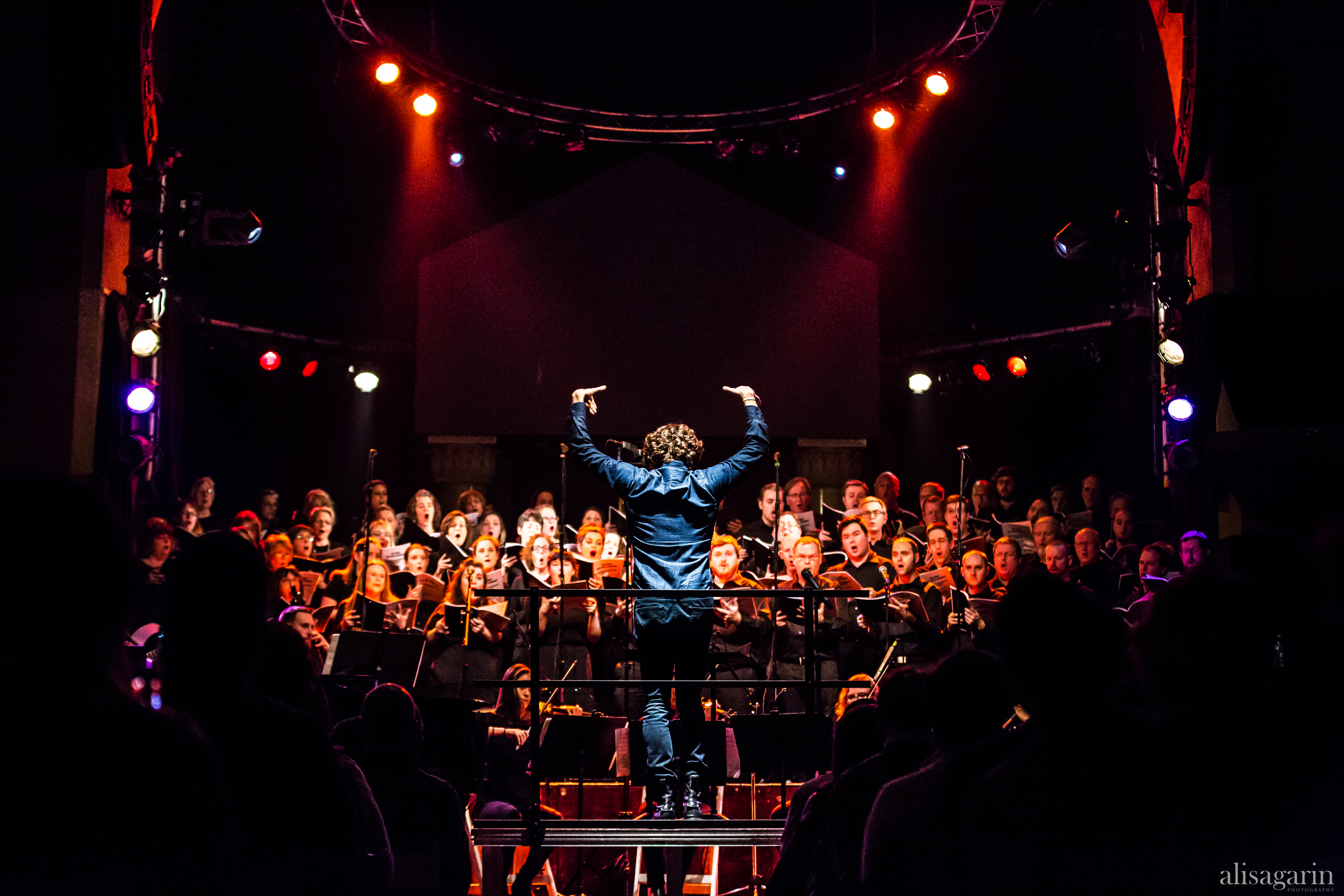 Mendelssohn Choir of Pittsburgh performing on stage.