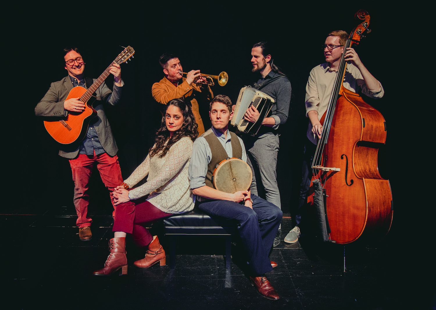 Photograph of Alla Boara posing with their instruments