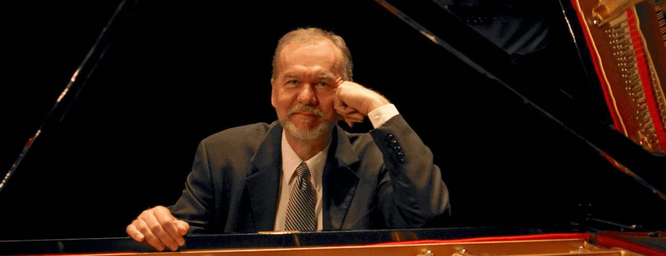 Photograph of Steve Rudolph sitting at a piano